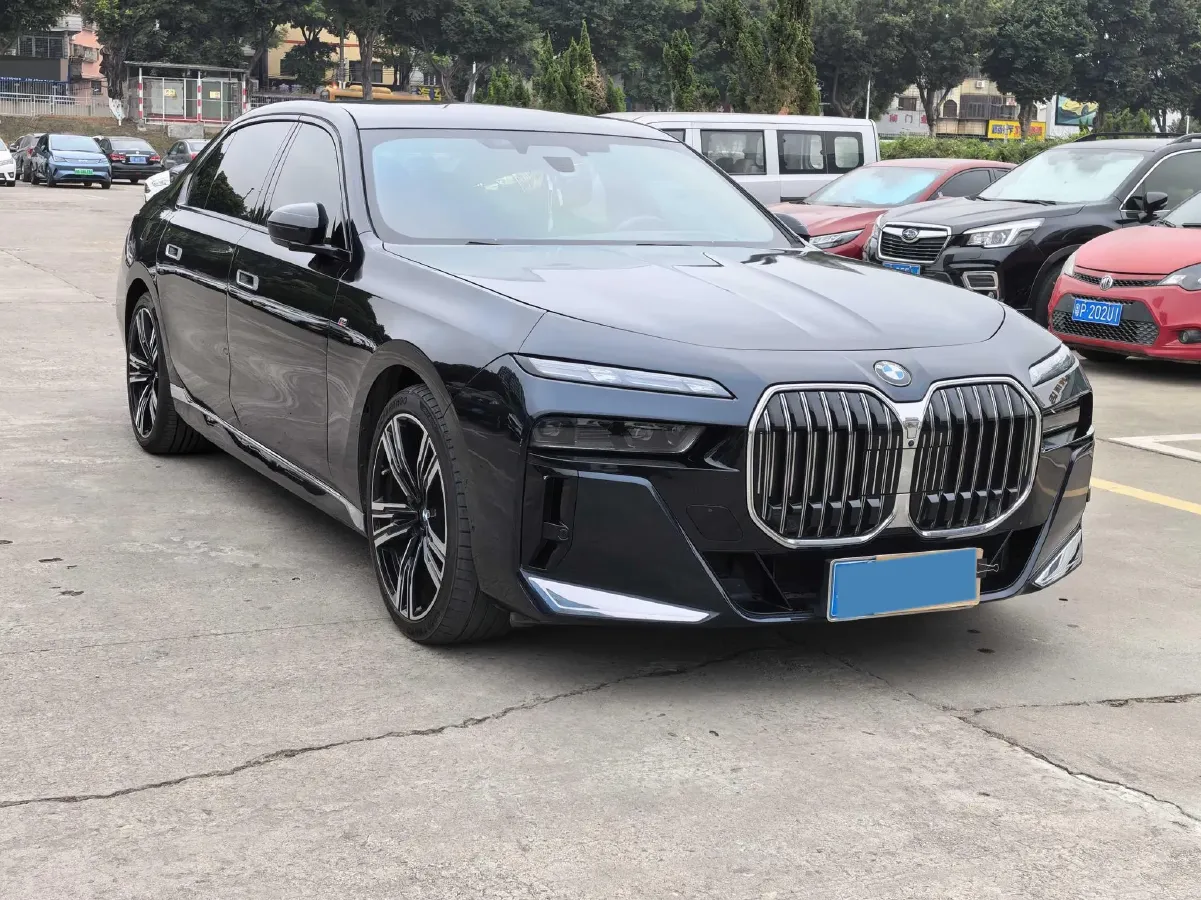 2023 BMW 7 Series 3.0T 381HP L6 8AT,autocango,china used car exporter,china ev exporter,chinese used car exporter,chinese used ev exporter