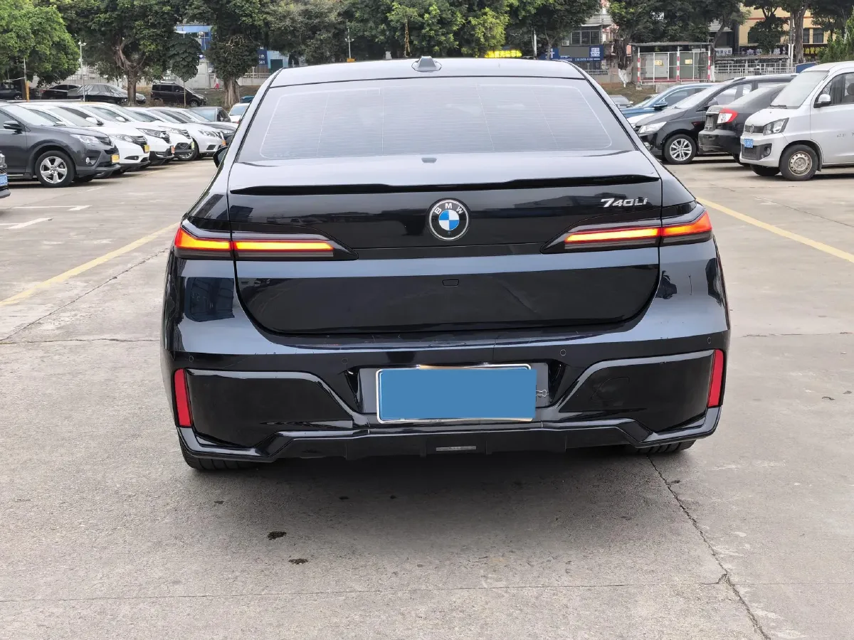 2023 BMW 7 Series 3.0T 381HP L6 8AT,autocango,china used car exporter,china ev exporter,chinese used car exporter,chinese used ev exporter