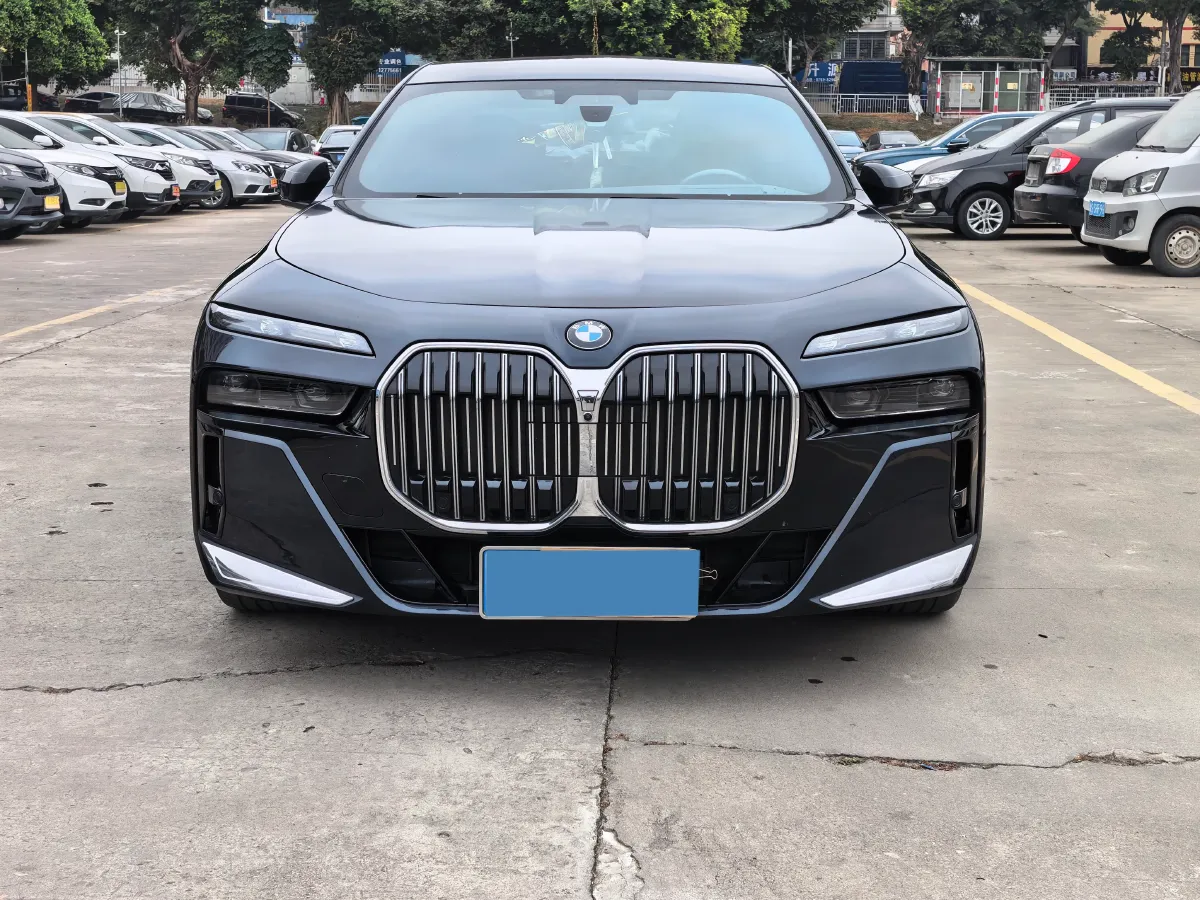 2023 BMW 7 Series 3.0T 381HP L6 8AT,autocango,china used car exporter,china ev exporter,chinese used car exporter,chinese used ev exporter
