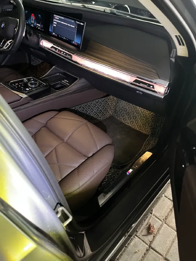 2023 BMW 7 Series 3.0T 381HP L6 8AT,autocango,china used car exporter,china ev exporter,chinese used car exporter,chinese used ev exporter