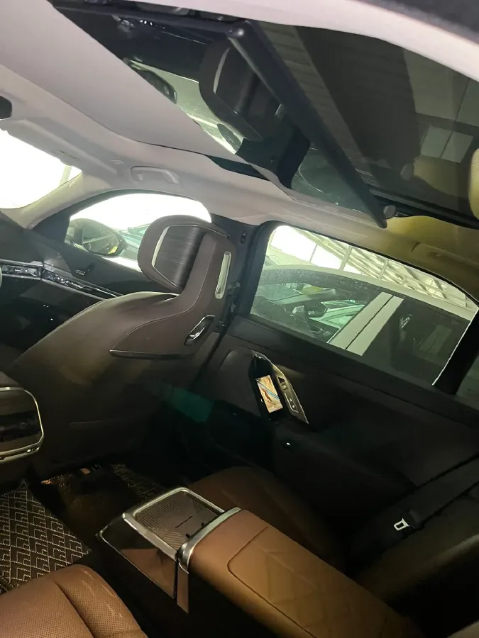 2023 BMW 7 Series 3.0T 381HP L6 8AT,autocango,china used car exporter,china ev exporter,chinese used car exporter,chinese used ev exporter