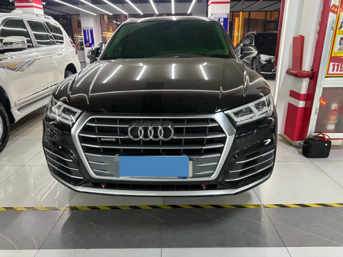 2020 Audi Q5L 2.0T 190HP L4 7DCT,autocango,china used car exporter,china ev exporter,chinese used car exporter,chinese used ev exporter