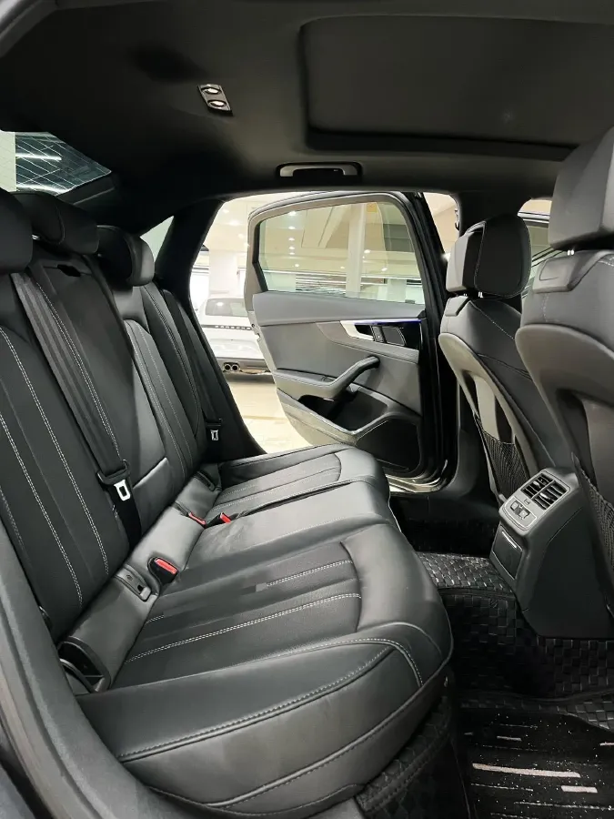 2023 Audi A4L 2.0T 190HP L4 7DCT,autocango,china used car exporter,china ev exporter,chinese used car exporter,chinese used ev exporter