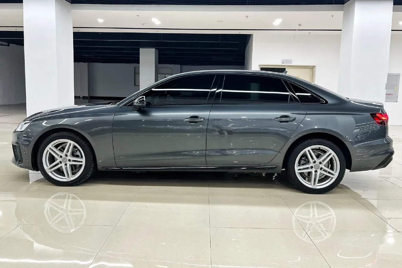 2023 Audi A4L 2.0T 190HP L4 7DCT,autocango,china used car exporter,china ev exporter,chinese used car exporter,chinese used ev exporter
