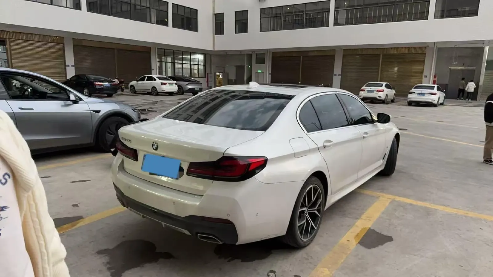 2023 BMW 5 Series 2.0T 245HP L4 8AT,autocango,china used car exporter,china ev exporter,chinese used car exporter,chinese used ev exporter