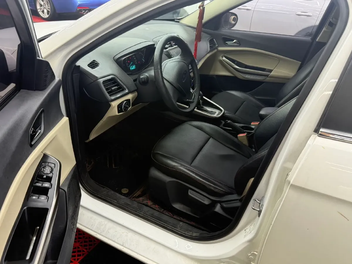 2017 Ford Escort 1.5L 113HP L4 6AT,autocango,china used car exporter,china ev exporter,chinese used car exporter,chinese used ev exporter