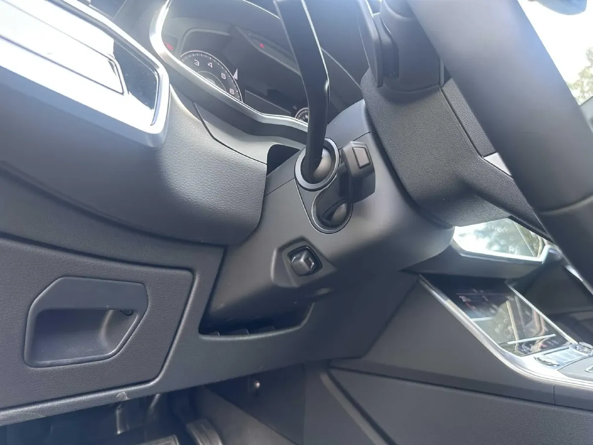 2025 Audi A6L 2.0T 245HP L4 7DCT,autocango,china used car exporter,china ev exporter,chinese used car exporter,chinese used ev exporter