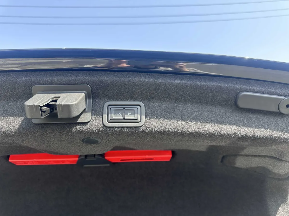 2025 Audi A6L 2.0T 245HP L4 7DCT,autocango,china used car exporter,china ev exporter,chinese used car exporter,chinese used ev exporter