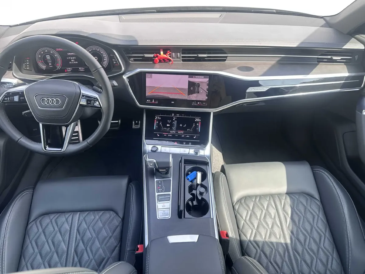 2025 Audi A6L 2.0T 245HP L4 7DCT,autocango,china used car exporter,china ev exporter,chinese used car exporter,chinese used ev exporter