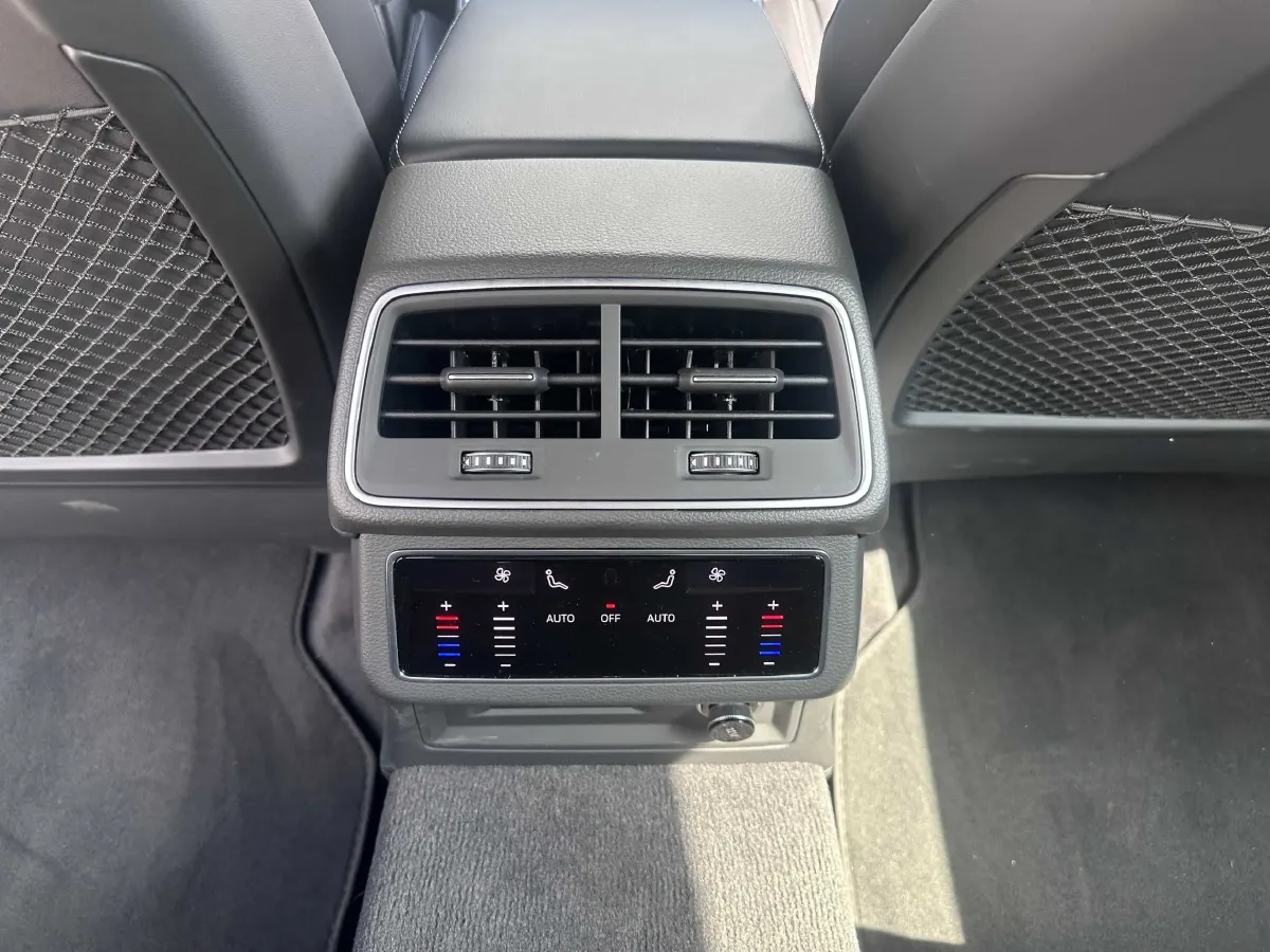 2025 Audi A6L 2.0T 245HP L4 7DCT,autocango,china used car exporter,china ev exporter,chinese used car exporter,chinese used ev exporter