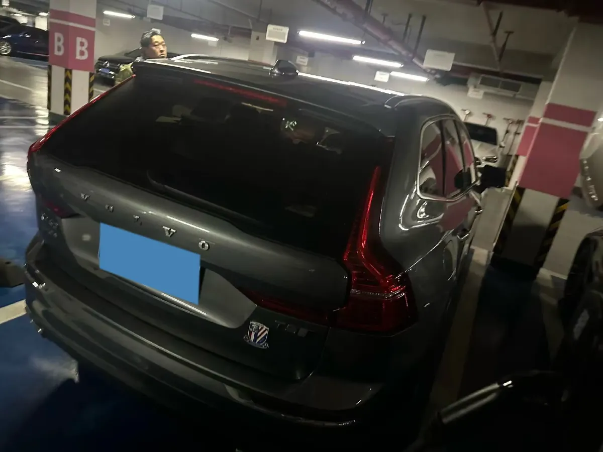 2020 Volvo XC60 2.0T 254HP L4 8AT,autocango,china used car exporter,china ev exporter,chinese used car exporter,chinese used ev exporter