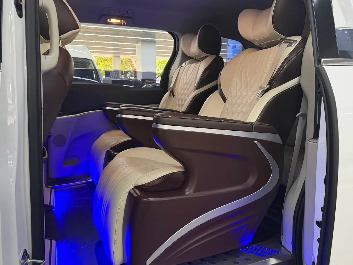 2023 Buick GL8 2.0T 237HP L4 9AT,autocango,china used car exporter,china ev exporter,chinese used car exporter,chinese used ev exporter