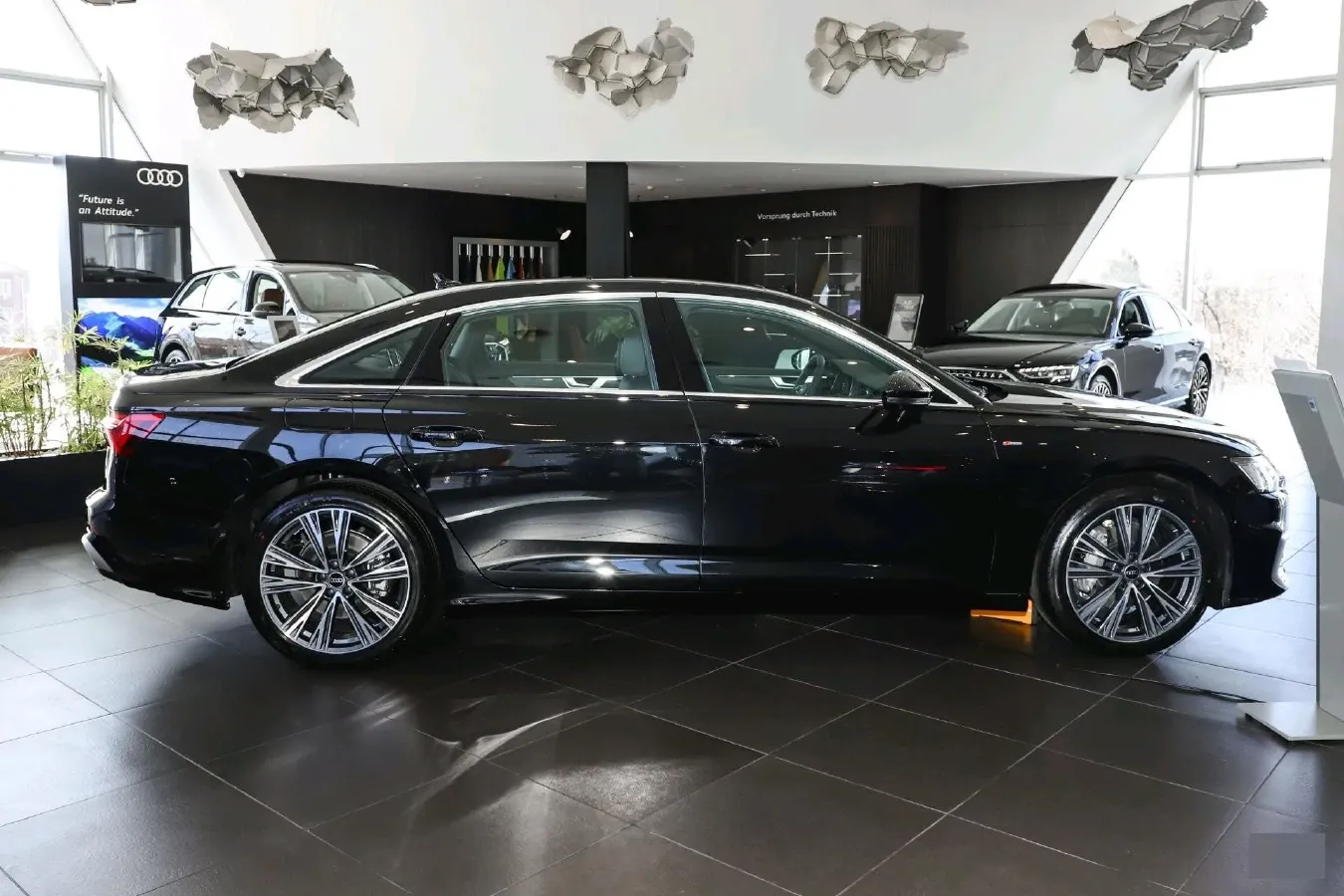 2025 Audi A6L 2.0T 245HP L4 7DCT,autocango,china used car exporter,china ev exporter,chinese used car exporter,chinese used ev exporter