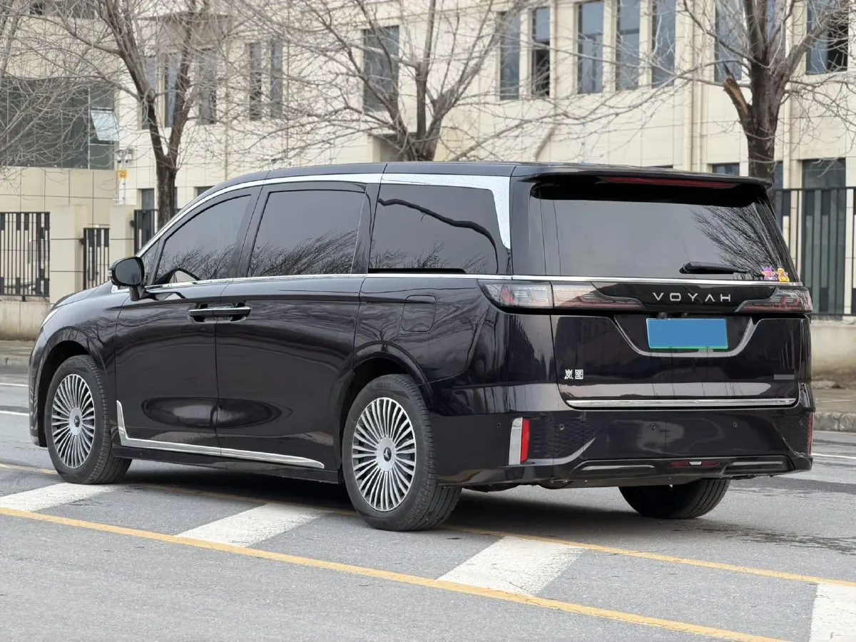 2025 Voyah Dream 1.5T 150HP L4 PHEV 41.7KWH,autocango,china used car exporter,china ev exporter,chinese used car exporter,chinese used ev exporter