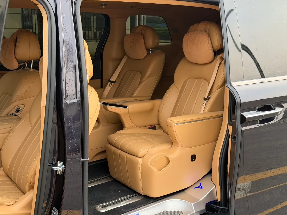 2025 Voyah Dream 1.5T 150HP L4 PHEV 41.7KWH,autocango,china used car exporter,china ev exporter,chinese used car exporter,chinese used ev exporter