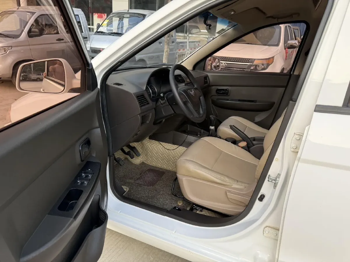 2016 WuLing HongGuang 1.5L 112HP L4 5MT,autocango,china used car exporter,china ev exporter,chinese used car exporter,chinese used ev exporter