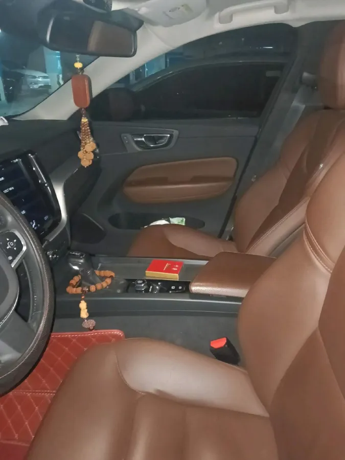 2020 Volvo XC60 2.0T 254HP L4 8AT,autocango,china used car exporter,china ev exporter,chinese used car exporter,chinese used ev exporter