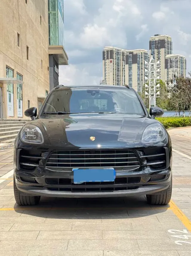 2018 Porsche Macan 2.0T 252HP L4 7DCT,autocango,china used car exporter,china ev exporter,chinese used car exporter,chinese used ev exporter