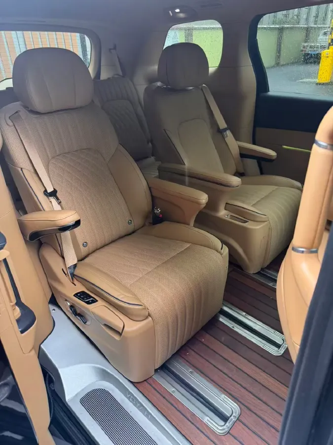 2022 Voyah Dream 1.5T 136HP L4 PHEV 25.57KWH,autocango,china used car exporter,china ev exporter,chinese used car exporter,chinese used ev exporter