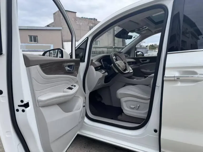2025 Roewe iMAX8 1.5T 150HP L4 1DHT PHEV 24.7KWH,autocango,china used car exporter,china ev exporter,chinese used car exporter,chinese used ev exporter