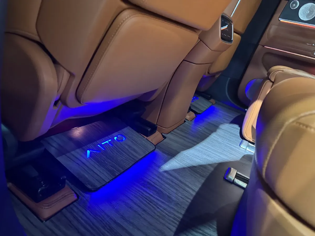 2024 AITO AITO M9 1.5T 152HP L4 REEV 42KWH,autocango,china used car exporter,china ev exporter,chinese used car exporter,chinese used ev exporter