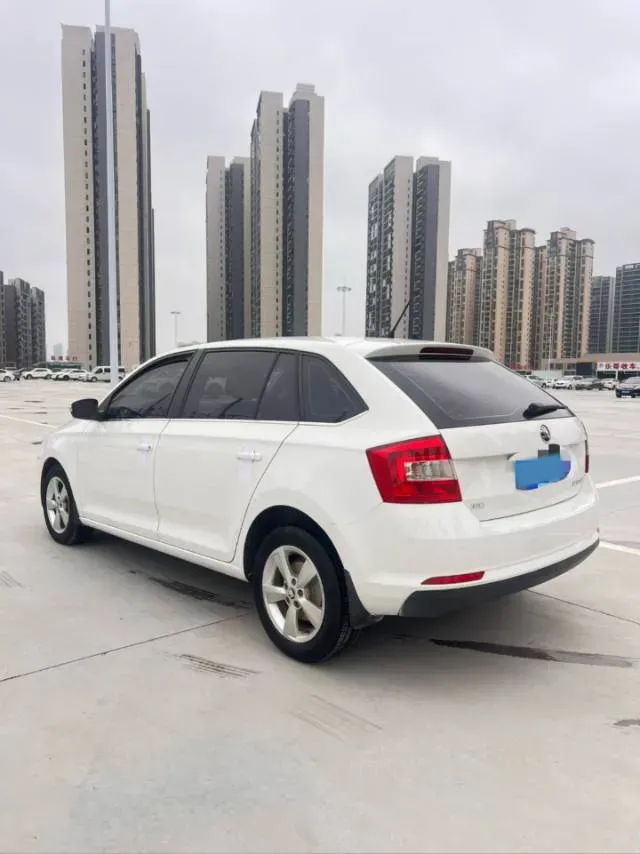 2018 Skoda Rapid Spaceback 1.6L 110HP L4 6AT,autocango,china used car exporter,china ev exporter,chinese used car exporter,chinese used ev exporter