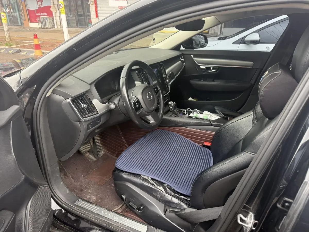 2020 Volvo S90 2.0T 190HP L4 8AT,autocango,china used car exporter,china ev exporter,chinese used car exporter,chinese used ev exporter