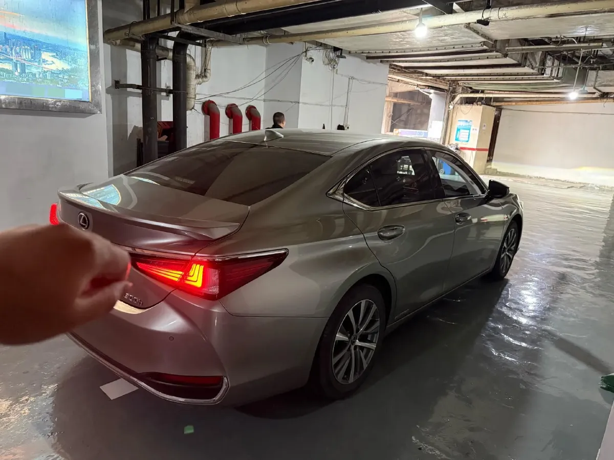 2020 Lexus ES 2.5L 178HP L4 E-CVT Hybrid,autocango,china used car exporter,china ev exporter,chinese used car exporter,chinese used ev exporter