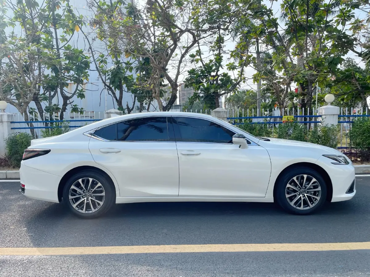 2025 Lexus ES 2.0L 173HP L4 CVT,autocango,china used car exporter,china ev exporter,chinese used car exporter,chinese used ev exporter