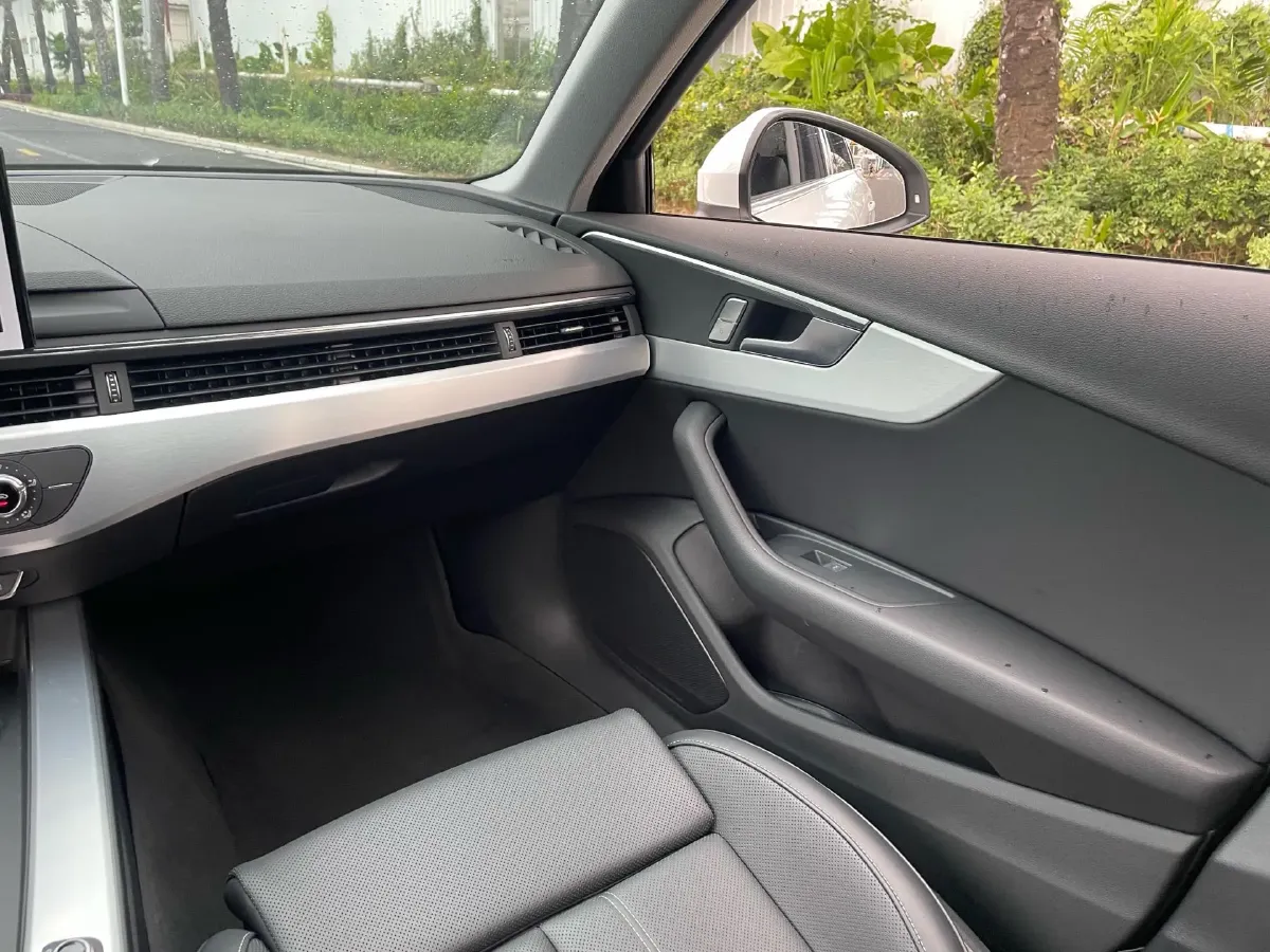 2024 Audi A4L 2.0T 190HP L4 7DCT,autocango,china used car exporter,china ev exporter,chinese used car exporter,chinese used ev exporter