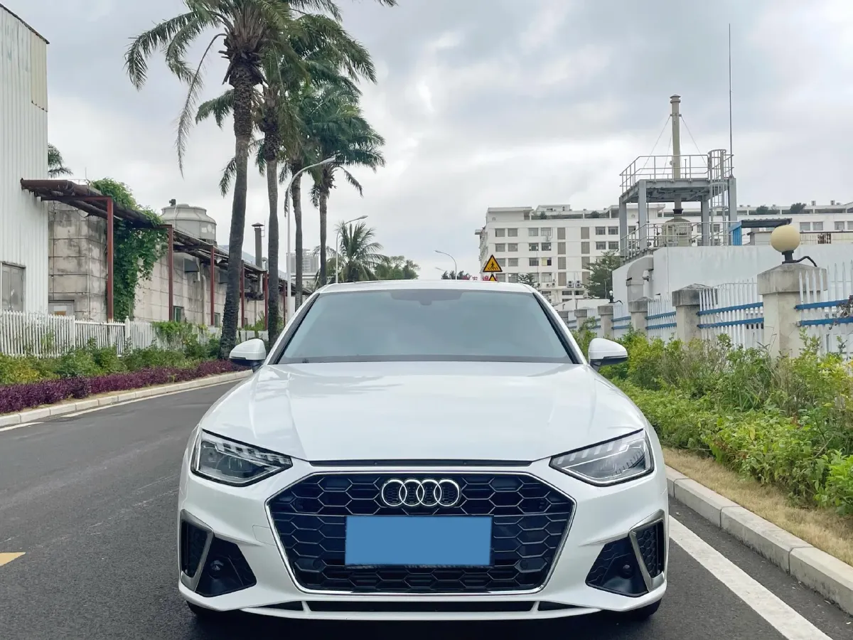 2024 Audi A4L 2.0T 190HP L4 7DCT,autocango,china used car exporter,china ev exporter,chinese used car exporter,chinese used ev exporter