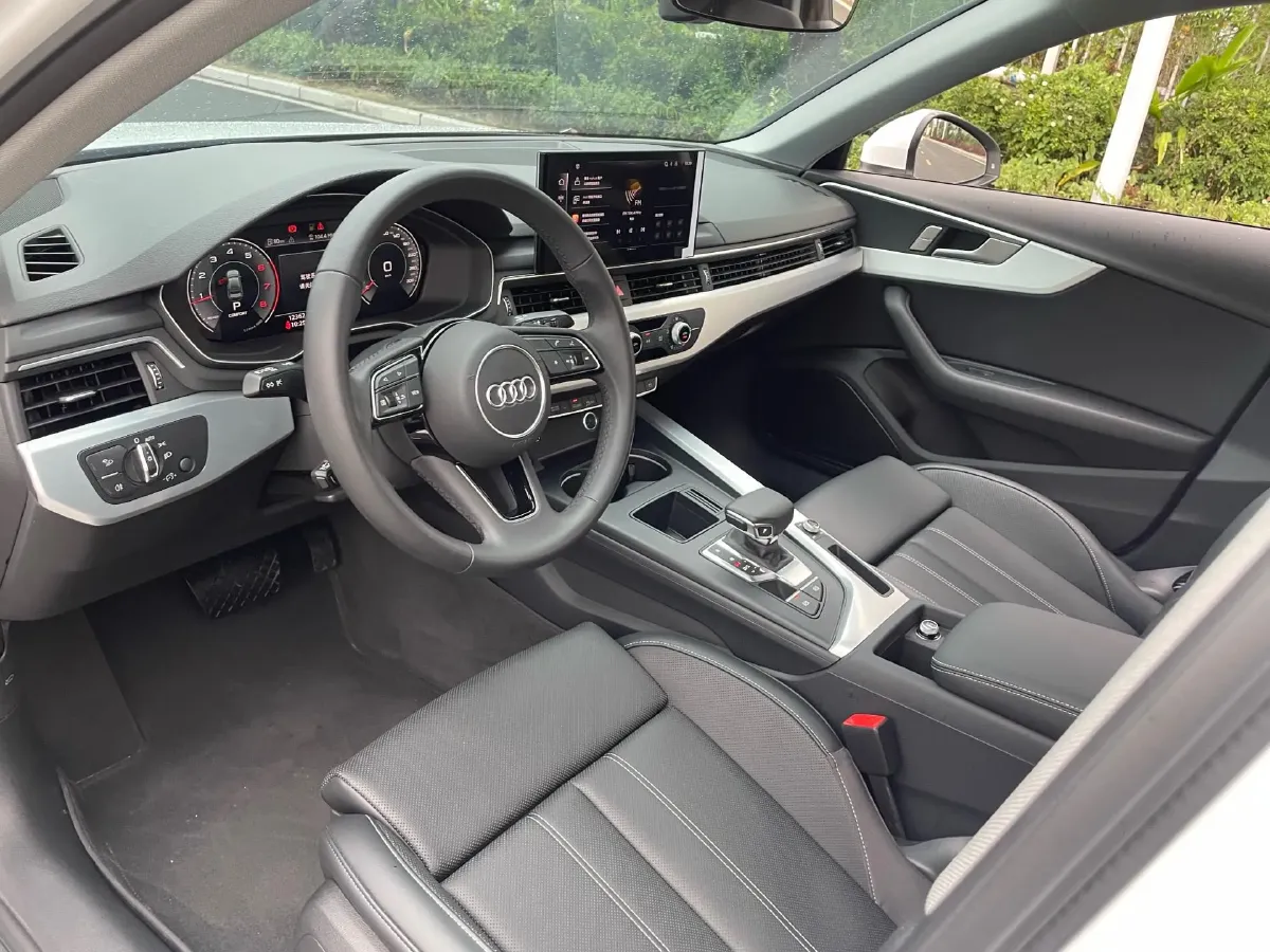 2024 Audi A4L 2.0T 190HP L4 7DCT,autocango,china used car exporter,china ev exporter,chinese used car exporter,chinese used ev exporter