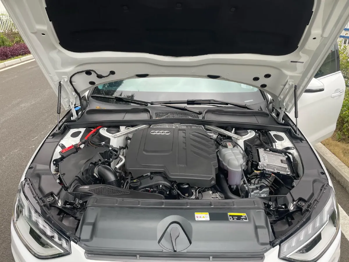 2024 Audi A4L 2.0T 190HP L4 7DCT,autocango,china used car exporter,china ev exporter,chinese used car exporter,chinese used ev exporter