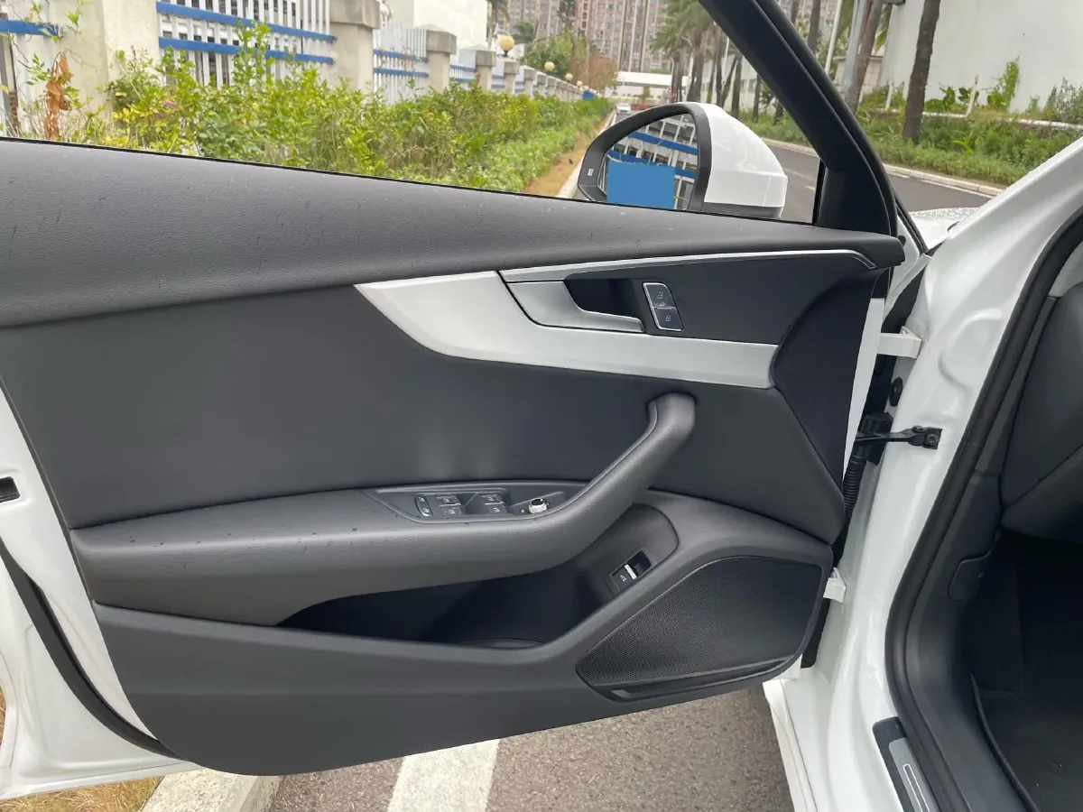 2024 Audi A4L 2.0T 190HP L4 7DCT,autocango,china used car exporter,china ev exporter,chinese used car exporter,chinese used ev exporter