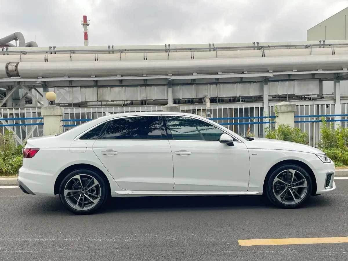 2024 Audi A4L 2.0T 190HP L4 7DCT,autocango,china used car exporter,china ev exporter,chinese used car exporter,chinese used ev exporter