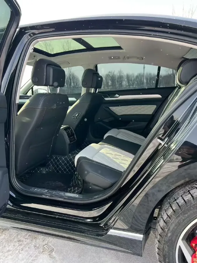 2025 Volkswagen Magotan 2.0T 186HP L4 7DCT,autocango,china used car exporter,china ev exporter,chinese used car exporter,chinese used ev exporter