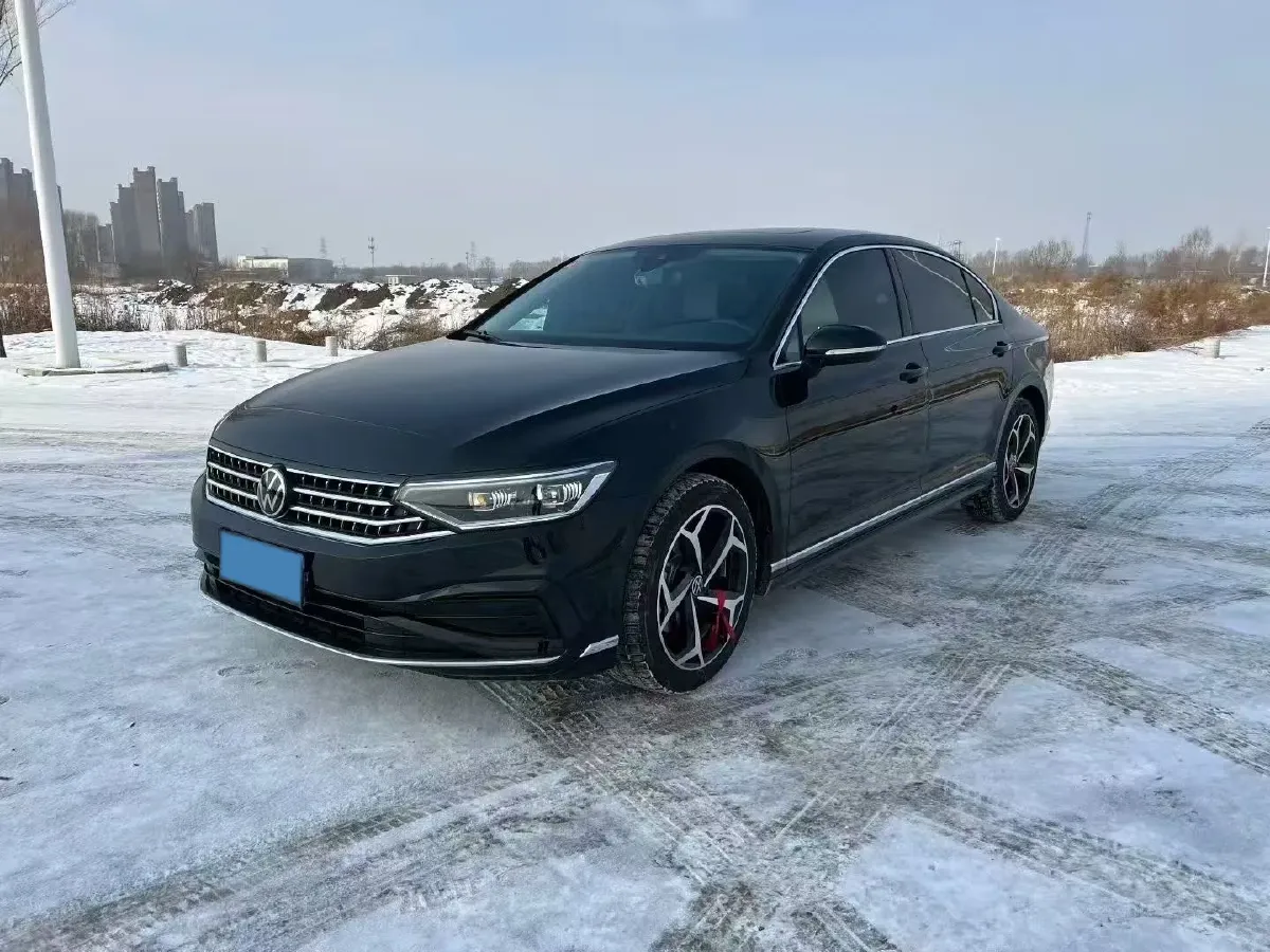 2025 Volkswagen Magotan 2.0T 186HP L4 7DCT,autocango,china used car exporter,china ev exporter,chinese used car exporter,chinese used ev exporter
