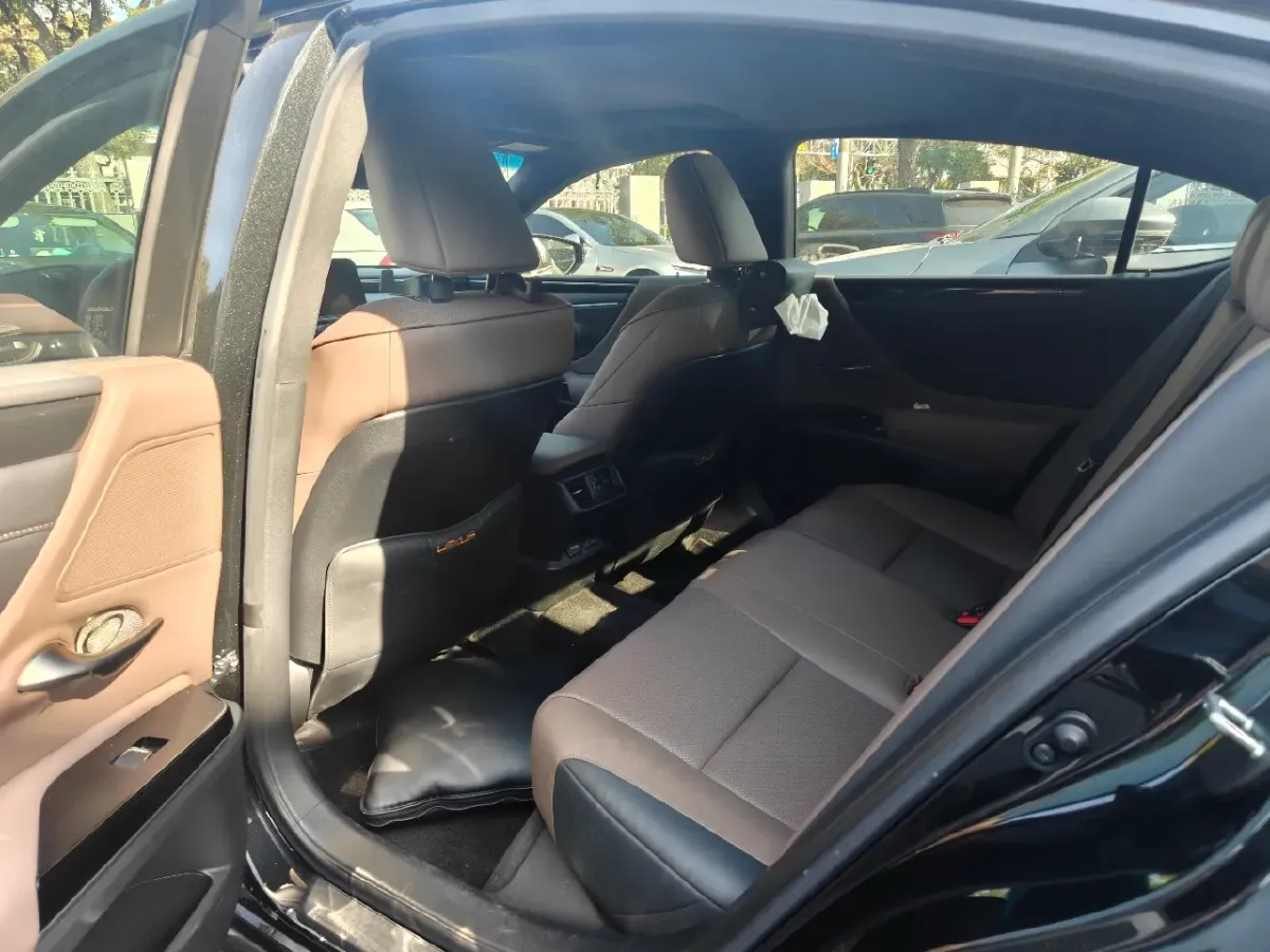 2022 Lexus ES 2.0L 173HP L4 CVT,autocango,china used car exporter,china ev exporter,chinese used car exporter,chinese used ev exporter