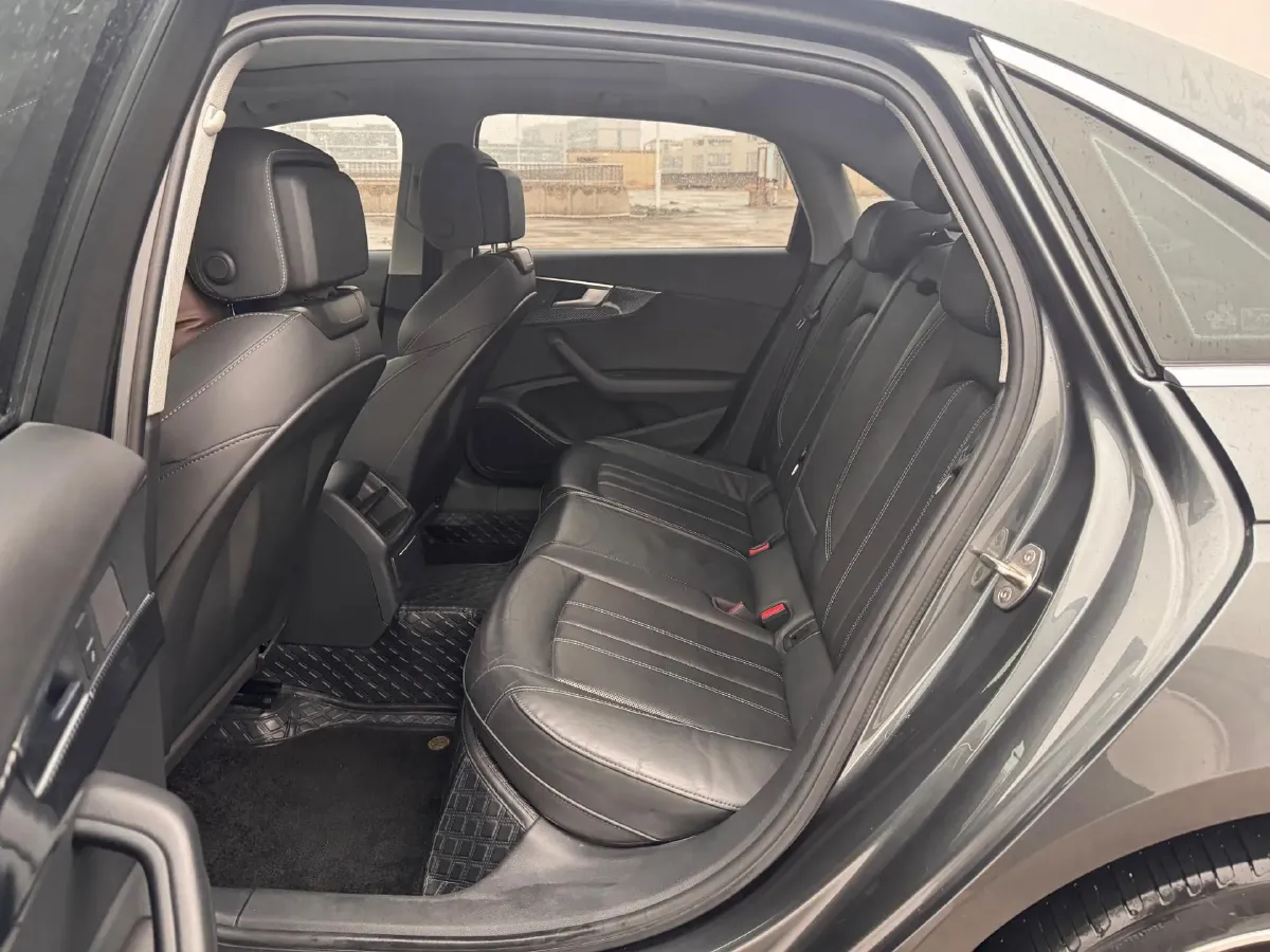 2020 Audi A4L 2.0T 190HP L4 7DCT,autocango,china used car exporter,china ev exporter,chinese used car exporter,chinese used ev exporter