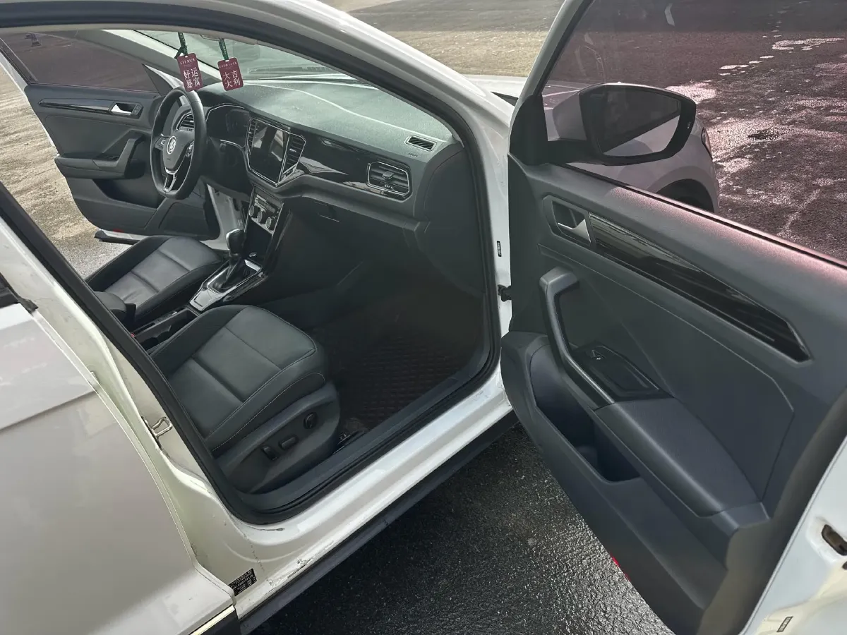 2021 Volkswagen T-Roc 1.4T 150HP L4 7DCT,autocango,china used car exporter,china ev exporter,chinese used car exporter,chinese used ev exporter