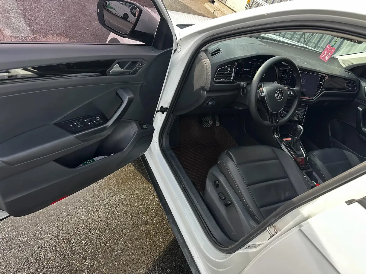 2021 Volkswagen T-Roc 1.4T 150HP L4 7DCT,autocango,china used car exporter,china ev exporter,chinese used car exporter,chinese used ev exporter