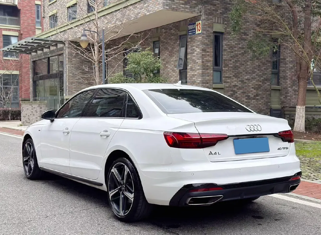 2023 Audi A4L 2.0T 190HP L4 7DCT,autocango,china used car exporter,china ev exporter,chinese used car exporter,chinese used ev exporter