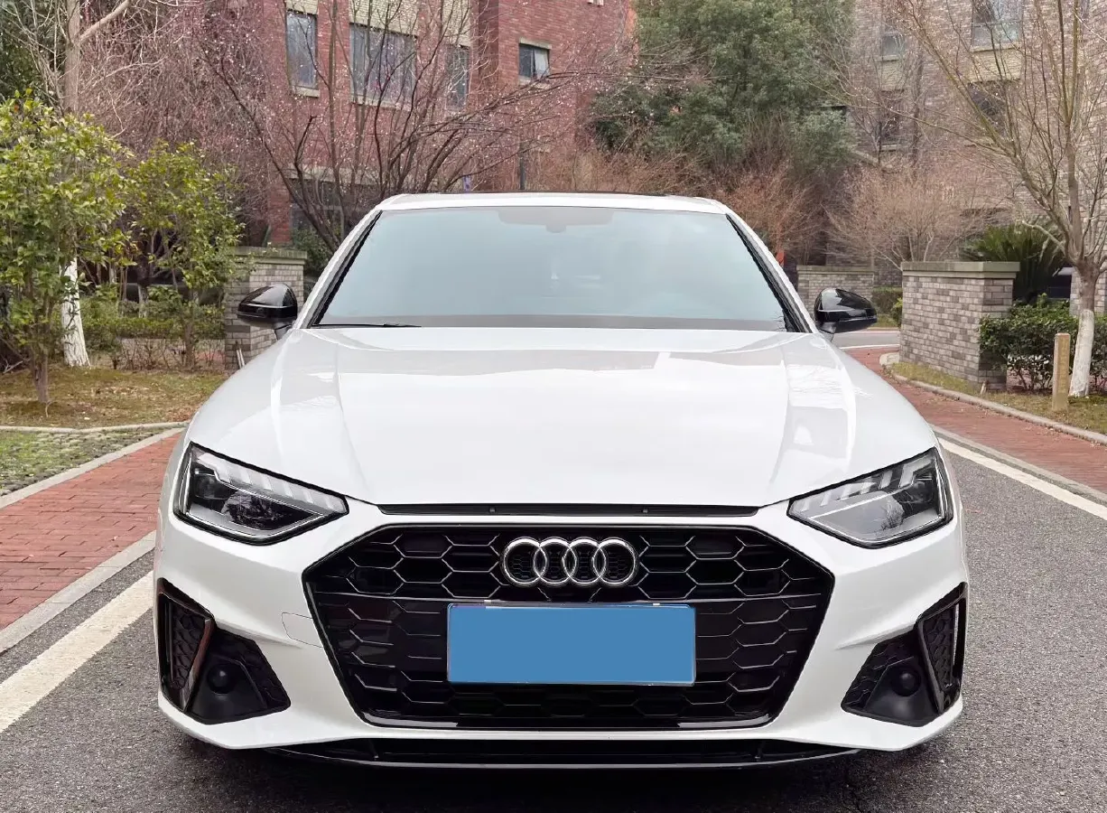 2023 Audi A4L 2.0T 190HP L4 7DCT,autocango,china used car exporter,china ev exporter,chinese used car exporter,chinese used ev exporter