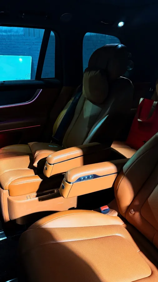 2025 AITO AITO M9 REEV 160HP REEV 52KWH,autocango,china used car exporter,china ev exporter,chinese used car exporter,chinese used ev exporter