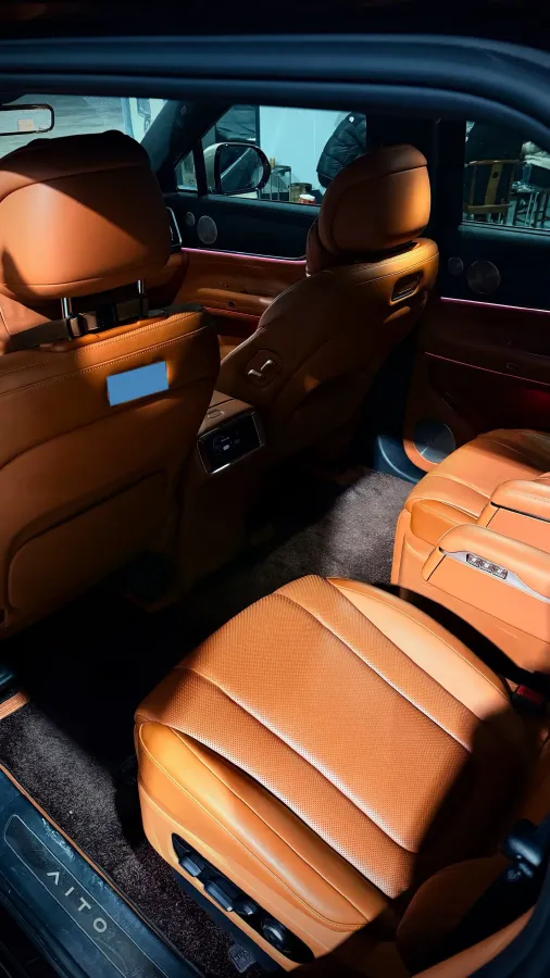 2025 AITO AITO M9 REEV 160HP REEV 52KWH,autocango,china used car exporter,china ev exporter,chinese used car exporter,chinese used ev exporter