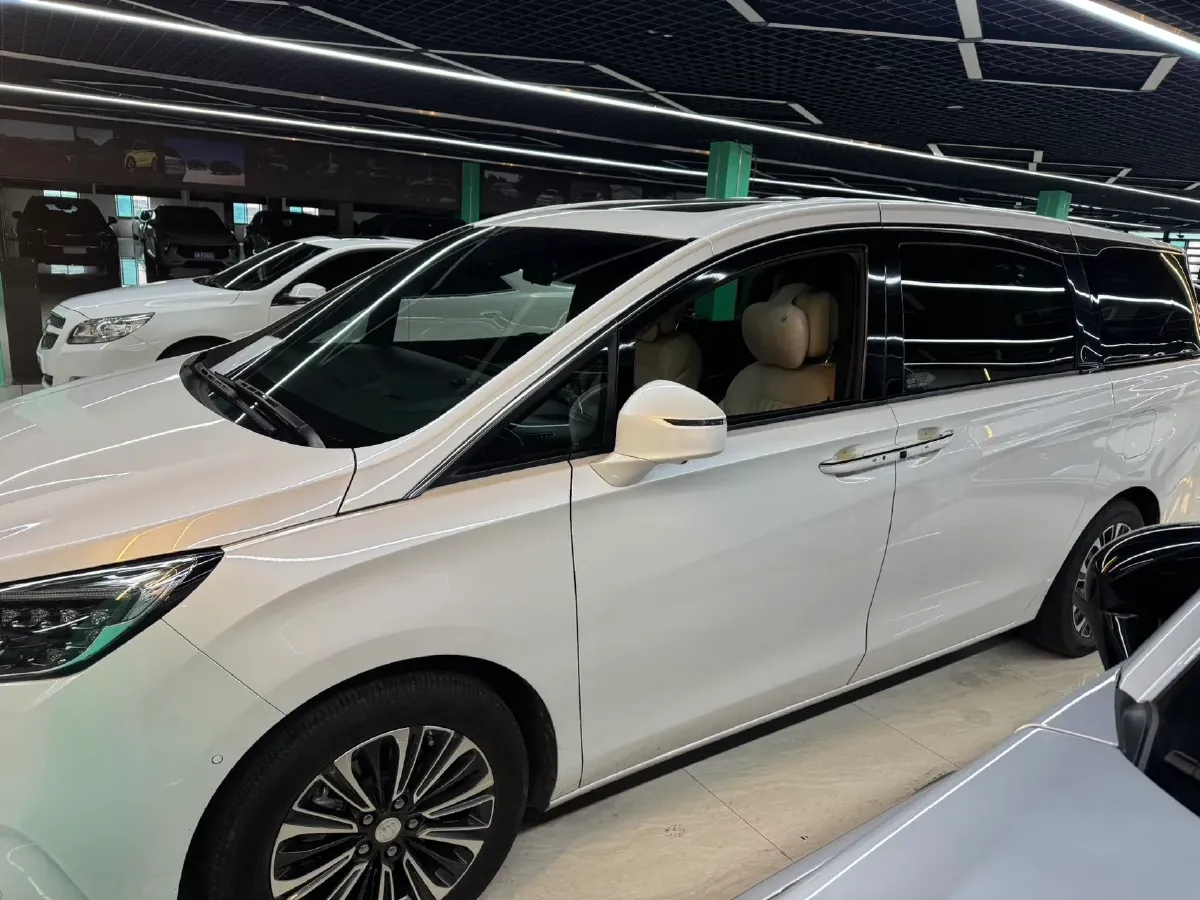 2022 Buick GL8 2.0T 237HP L4 9AT,autocango,china used car exporter,china ev exporter,chinese used car exporter,chinese used ev exporter