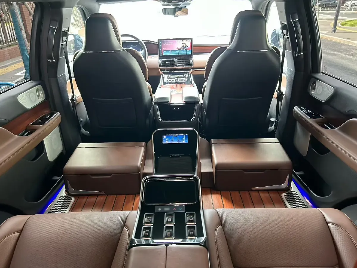 2022 BMW X7 3.0T 340HP L6 8AT,autocango,china used car exporter,china ev exporter,chinese used car exporter,chinese used ev exporter