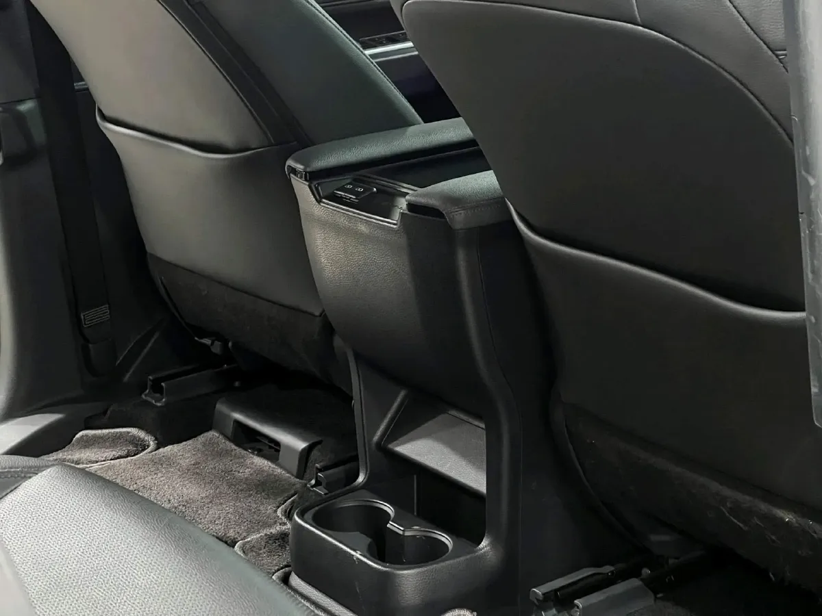 2023 Toyota Sienna 2.5L 189HP L4 E-CVT Hybrid,autocango,china used car exporter,china ev exporter,chinese used car exporter,chinese used ev exporter