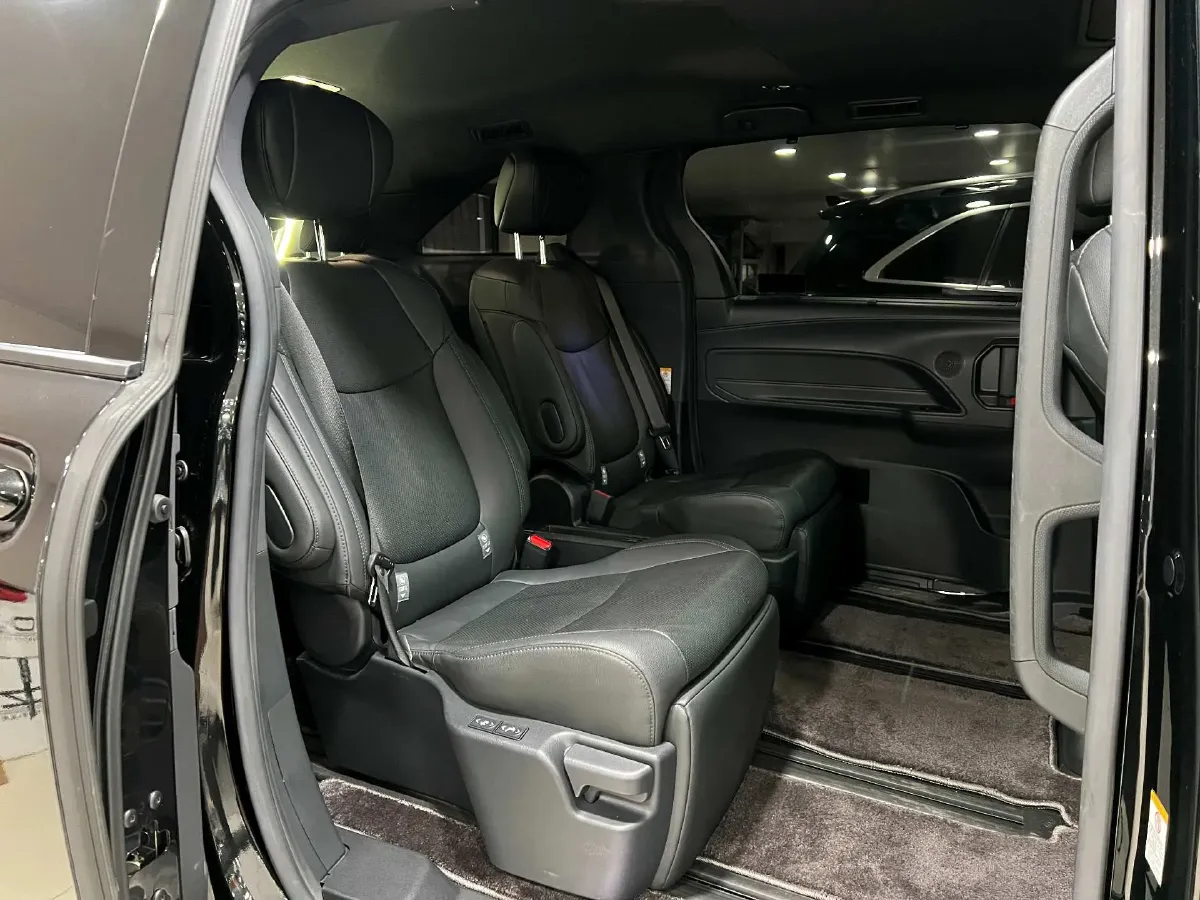 2023 Toyota Sienna 2.5L 189HP L4 E-CVT Hybrid,autocango,china used car exporter,china ev exporter,chinese used car exporter,chinese used ev exporter