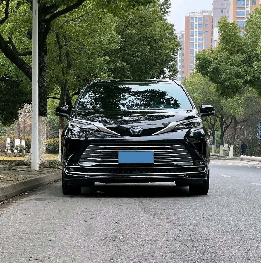 2023 Toyota Sienna 2.5L 189HP L4 E-CVT Hybrid,autocango,china used car exporter,china ev exporter,chinese used car exporter,chinese used ev exporter